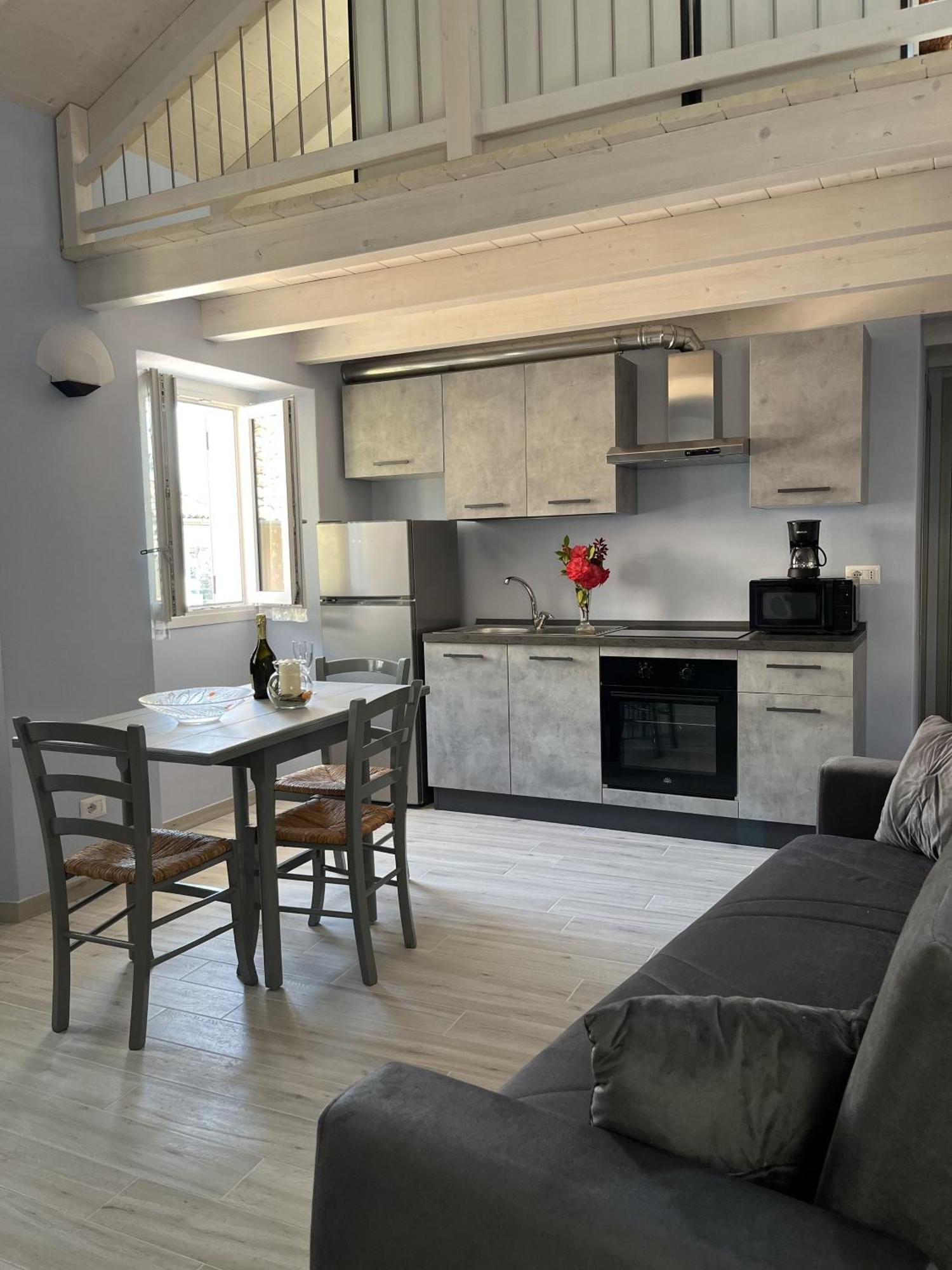 Casa Castellana Apt 1 E Casa Castellana Apt 2 ซาลา โคมาชีนา ภายนอก รูปภาพ