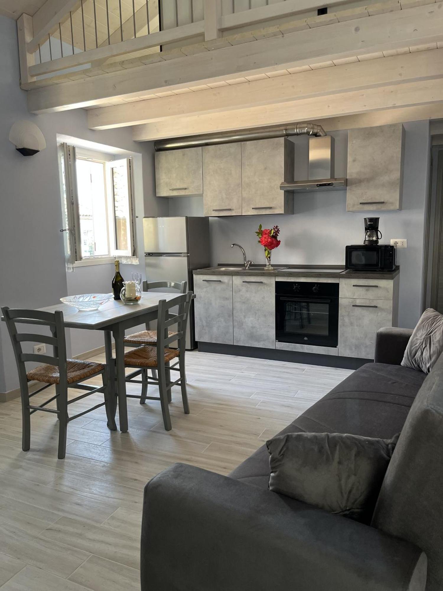 Casa Castellana Apt 1 E Casa Castellana Apt 2 ซาลา โคมาชีนา ภายนอก รูปภาพ